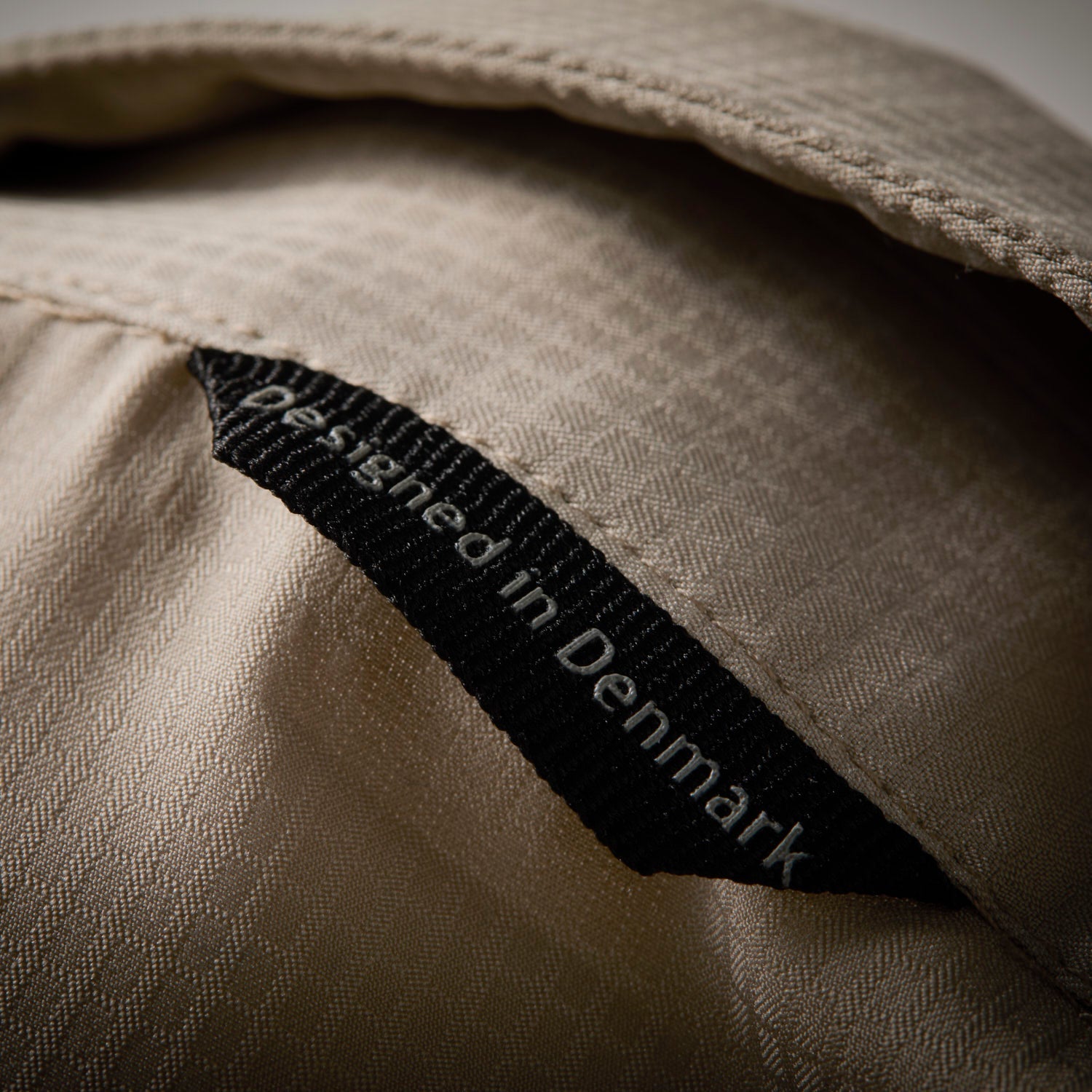 Ezmar-Light-Kortaermet-Khaki-Geoff-Anderson-Closeup-10.jpg