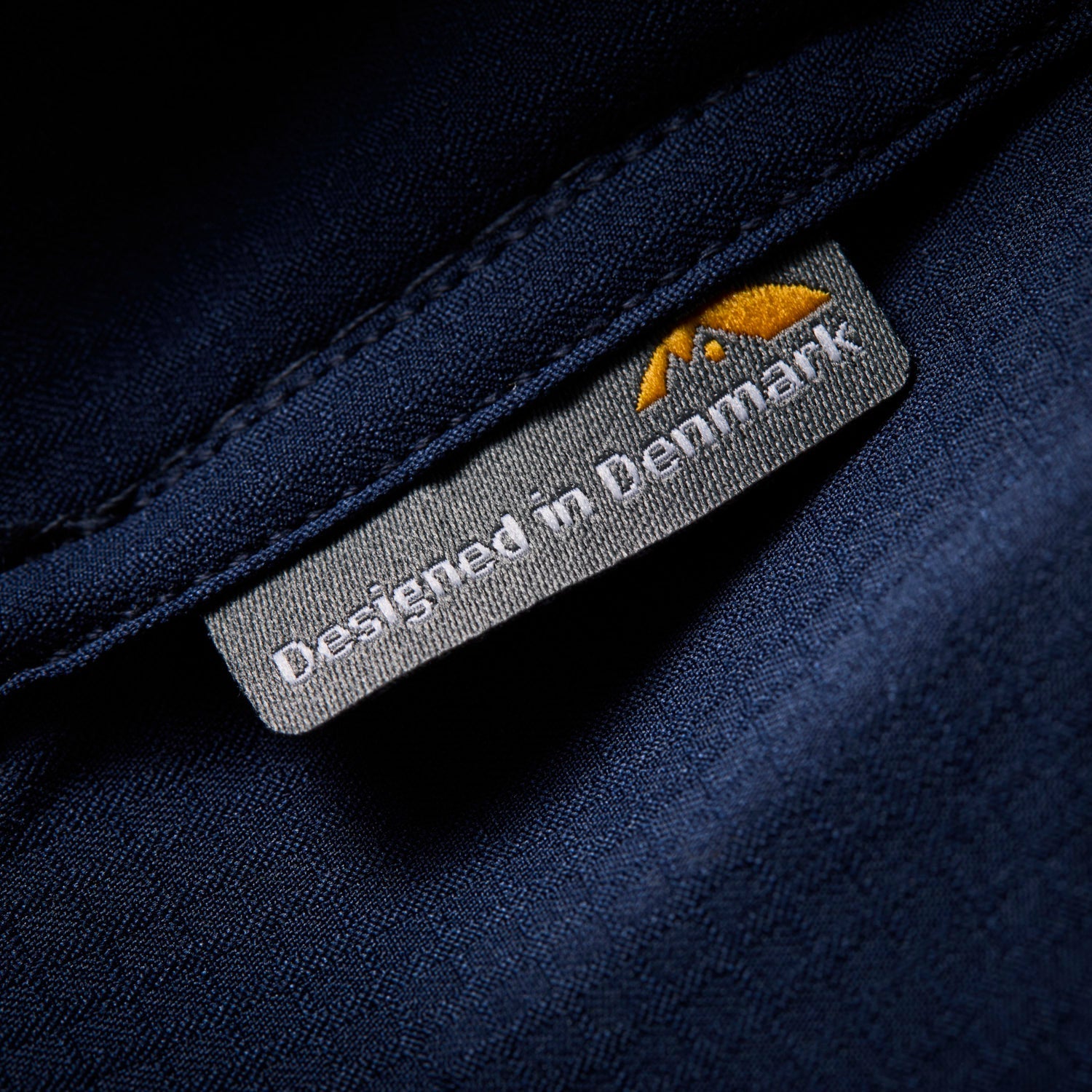 Ezmar-Light-Langaermet-Blaa-Geoff-Anderson-Closeup-10.jpg