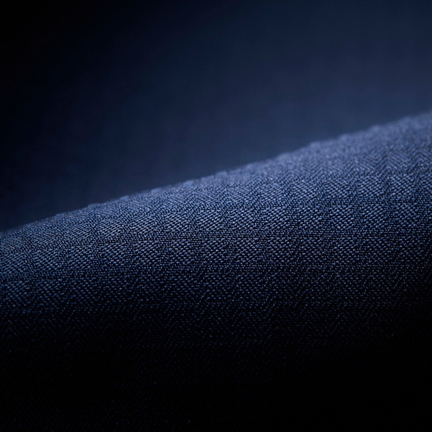 Ezmar-Light-Langaermet-Blaa-Geoff-Anderson-Closeup-13.jpg