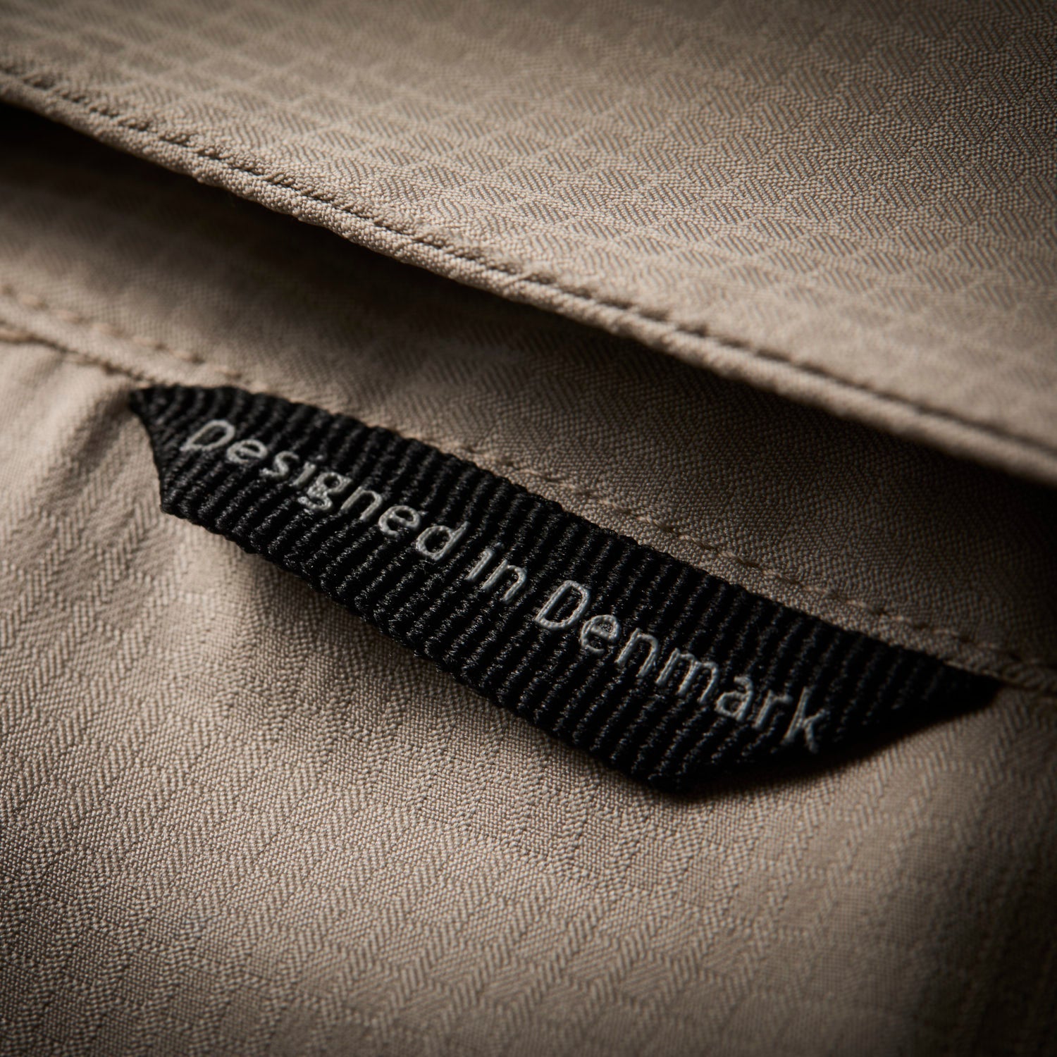 Ezmar-Light-Langaermet-Khaki-Geoff-Anderson-Closeup-12.jpg