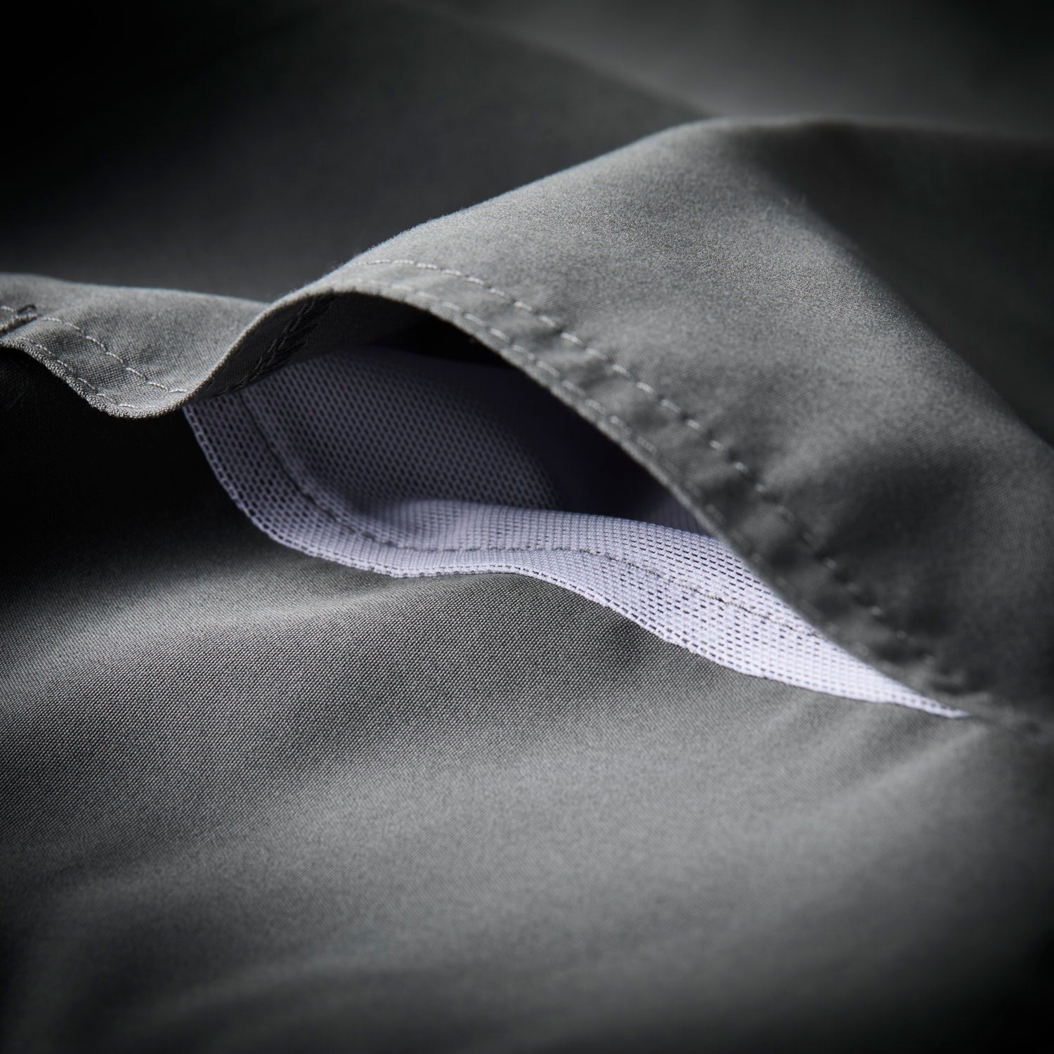 Ezmar-Midweight-Soft-Graa-Geoff-Anderson-Closeup-11.jpg