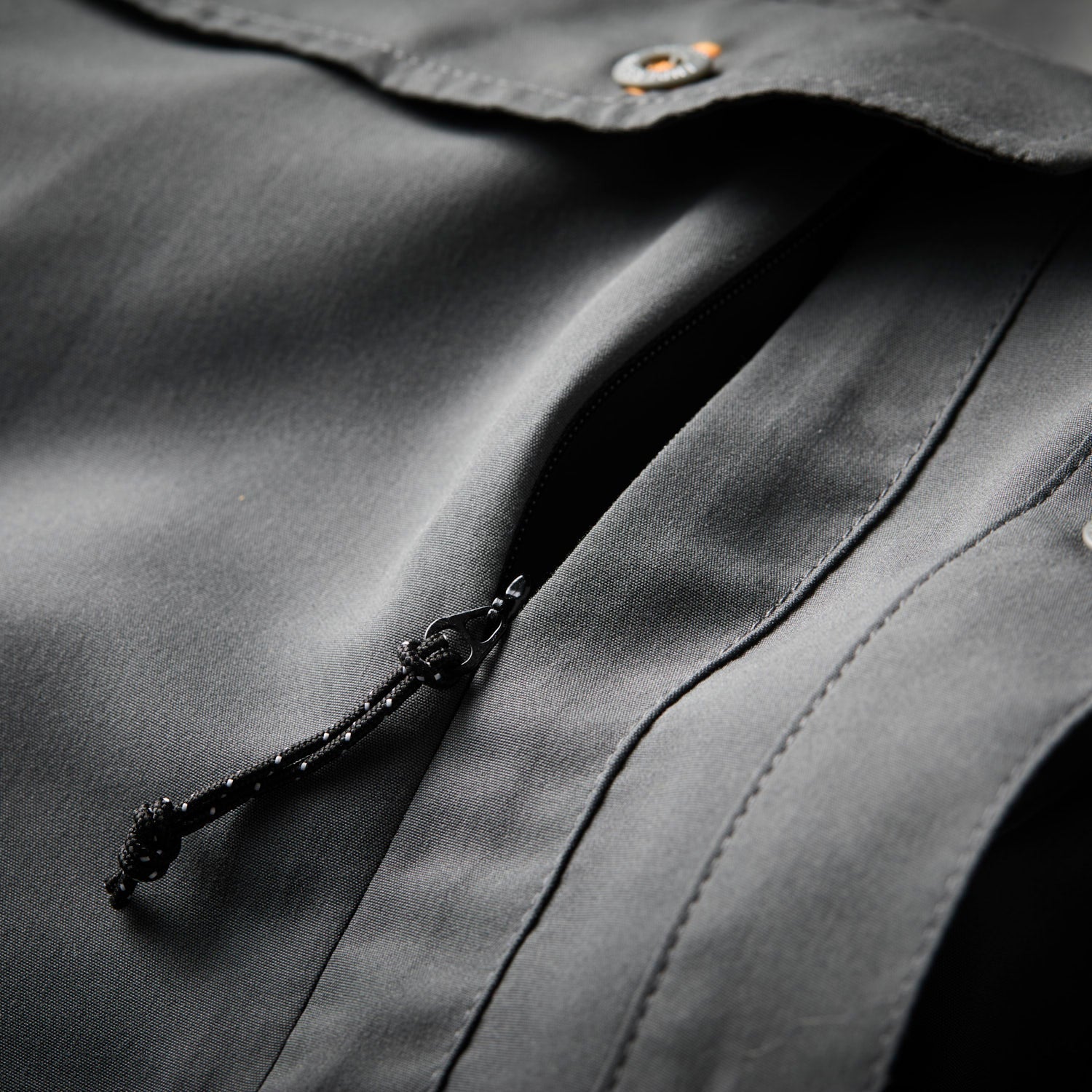 Ezmar-Midweight-Soft-Graa-Geoff-Anderson-Closeup-6.jpg