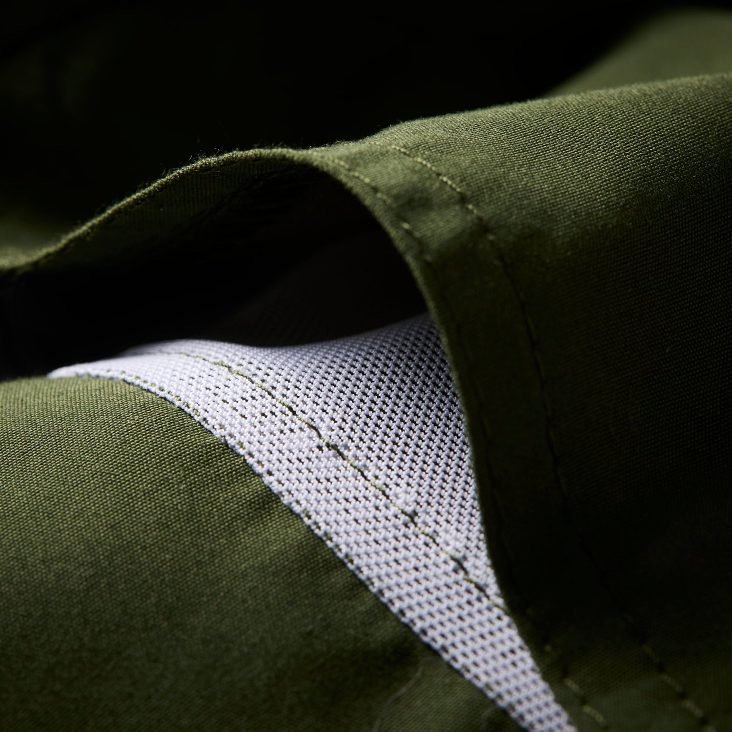 Ezmar-Midweight-Soft-Groen-Geoff-Anderson-Closeup-1.jpg