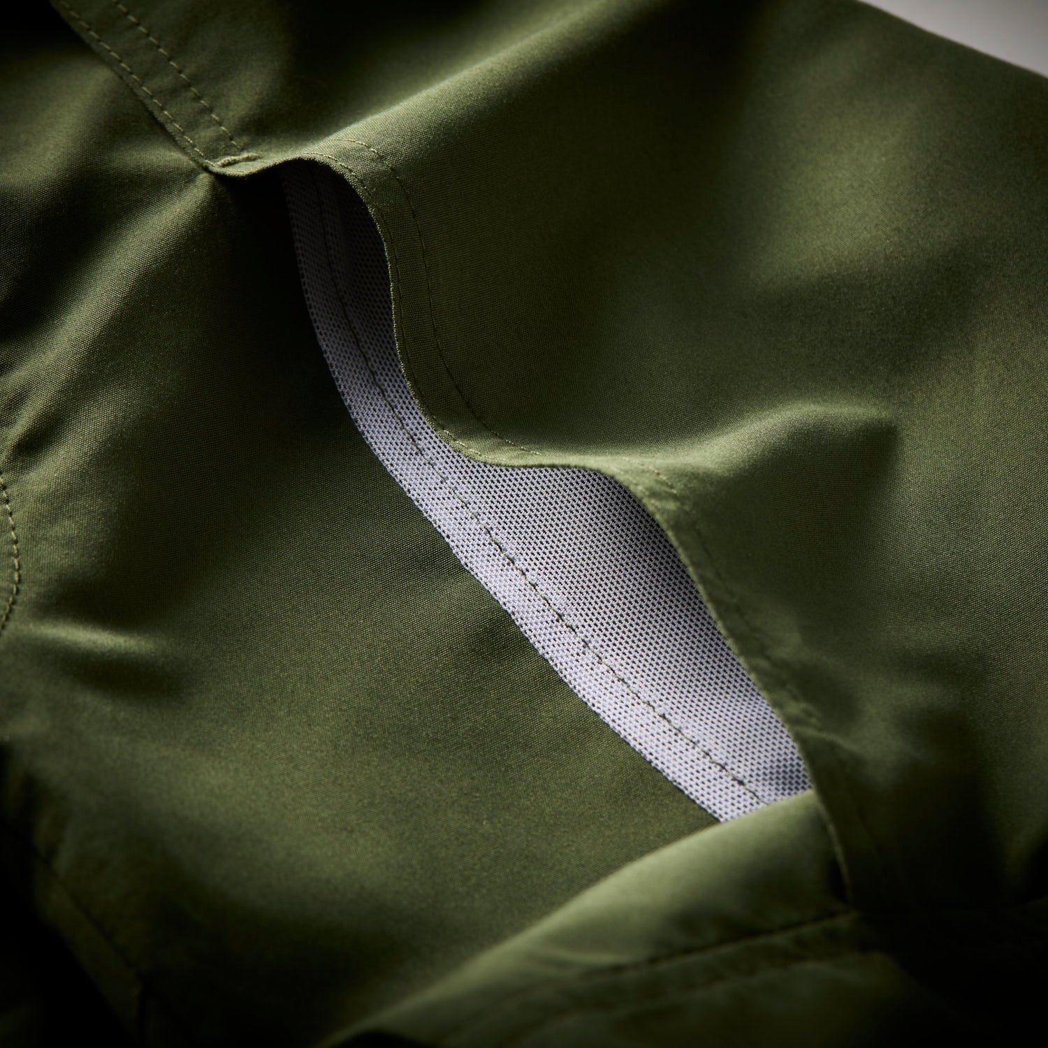 Ezmar-Midweight-Soft-Groen-Geoff-Anderson-Closeup-8.jpg