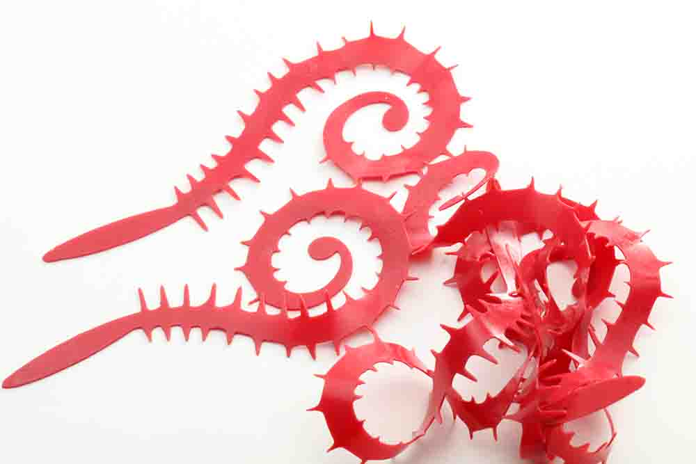 Spiked Rolla tails - Red