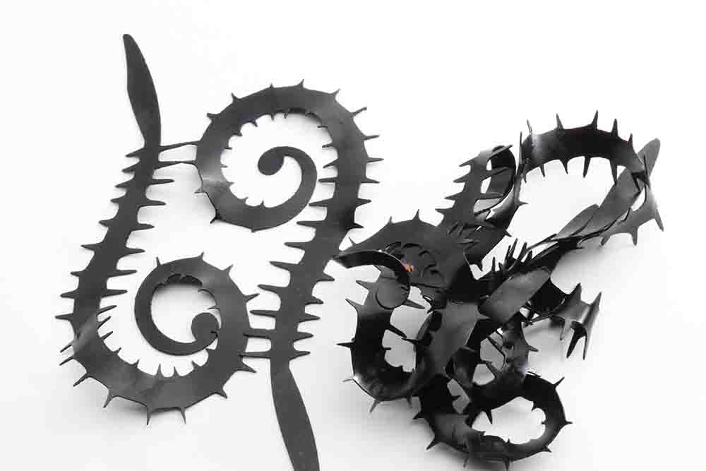 Spiked Rolla tails - Black