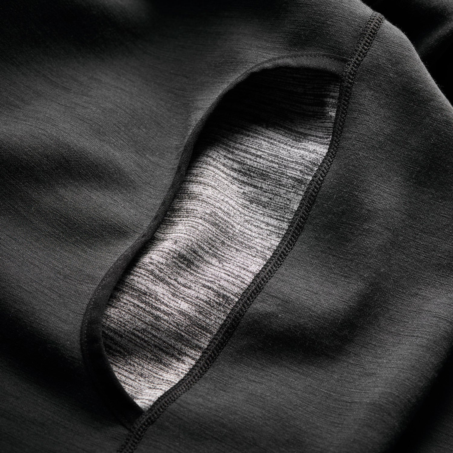 WizWool-335-Hoodie-Sort-Geoff-Anderson(6).jpg